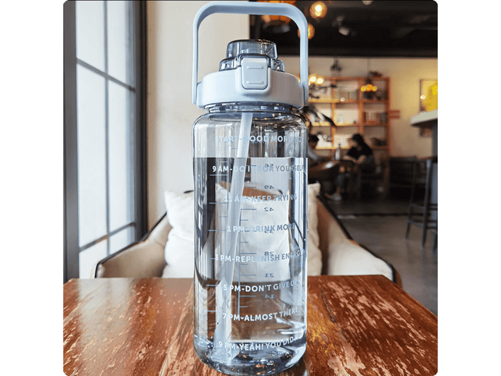 HydroHero 2-Liter-Wasserflasche mit Zeitmarkierungen